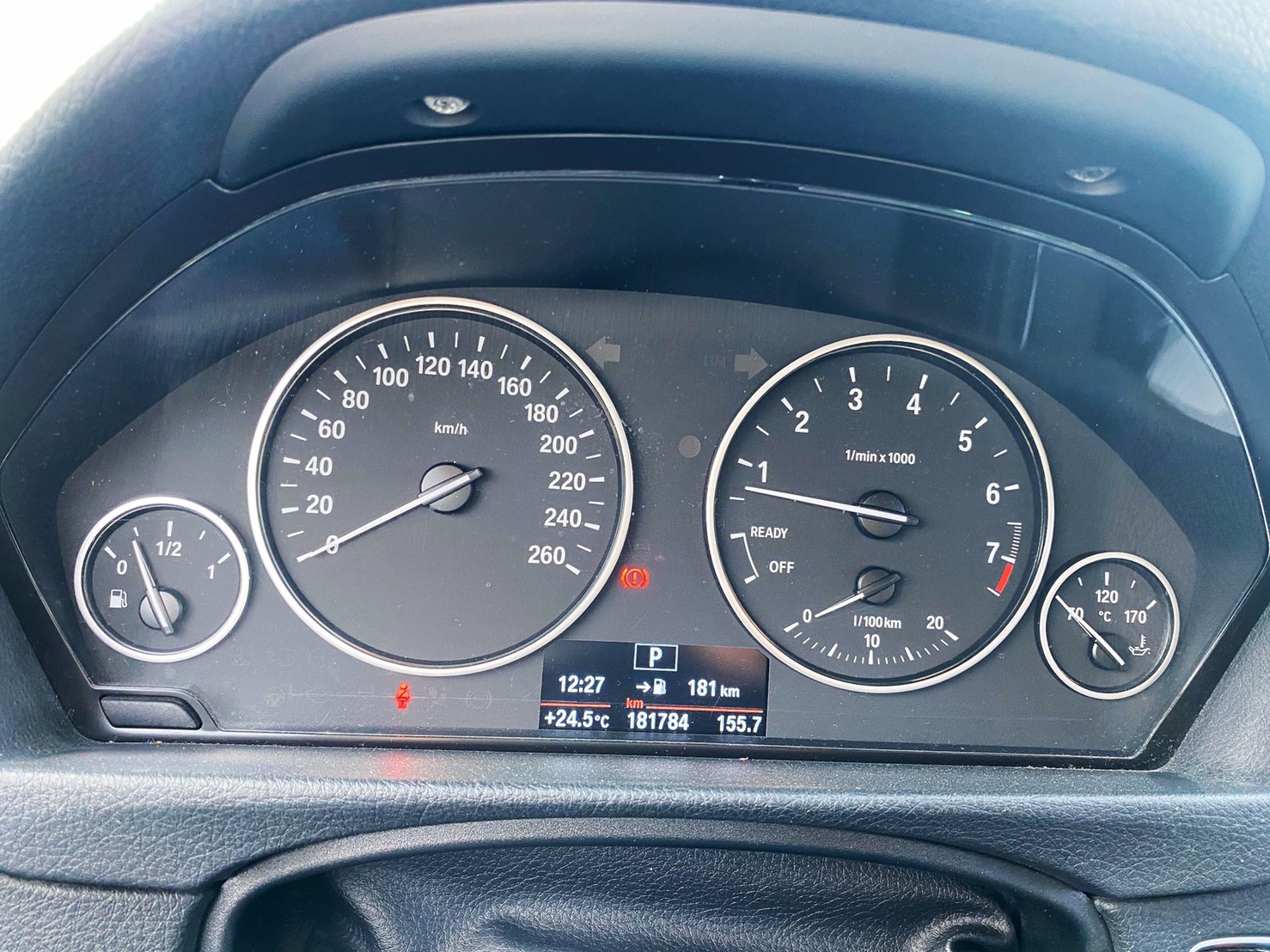 2013 BMW 3-Series Sedan 316i  第7張相片