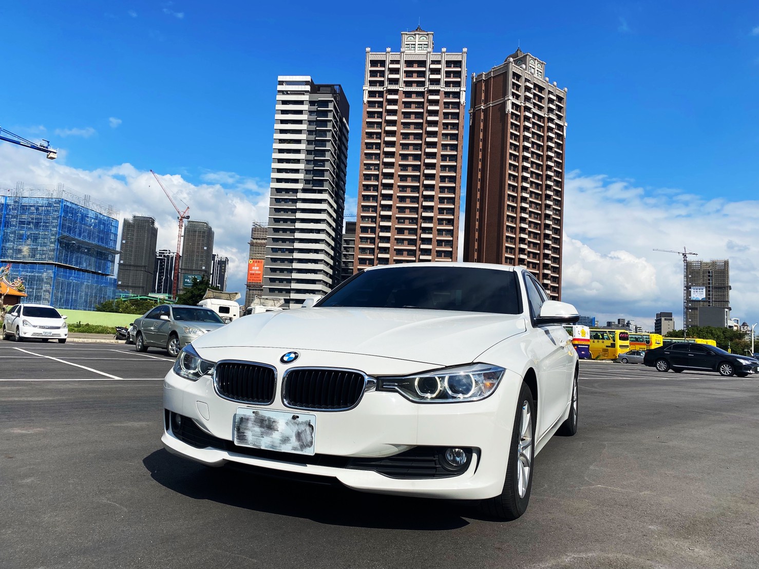 2013 BMW 3-Series Sedan 316i  第8張相片