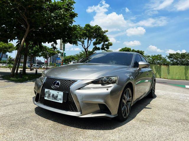 2013年 LEXUS IS300H F  第1張相片