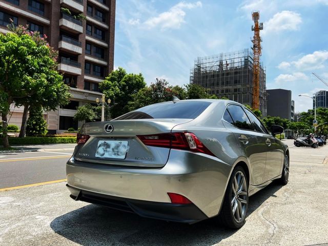 2013年 LEXUS IS300H F  第2張相片