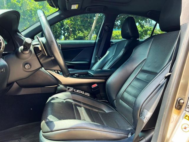 2013年 LEXUS IS300H F  第3張相片