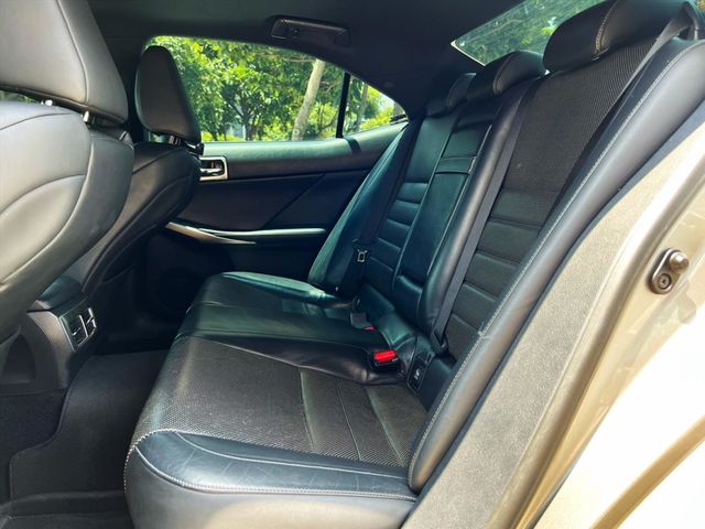 2013年 LEXUS IS300H F  第4張相片