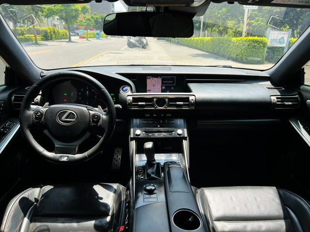 2013年 LEXUS IS300H F  第5張相片