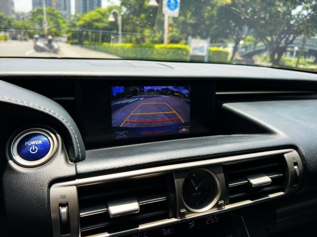 2013年 LEXUS IS300H F  第8張相片