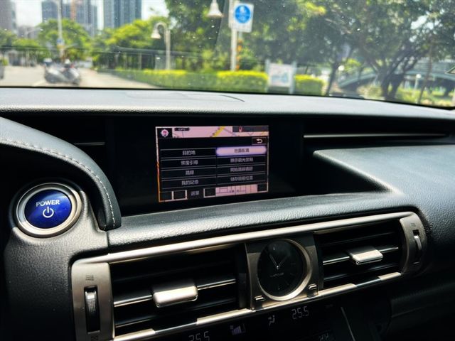 2013年 LEXUS IS300H F  第9張相片