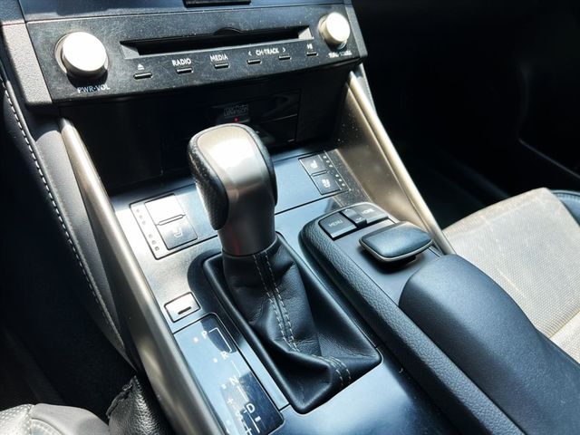 2013年 LEXUS IS300H F  第10張相片