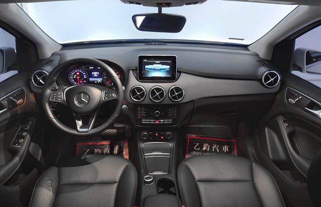 BENZ B200 CDI 2.1L  第6張相片