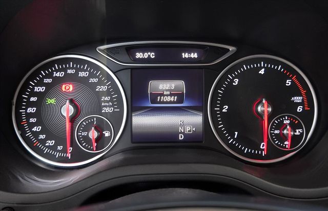BENZ B200 CDI 2.1L  第7張相片