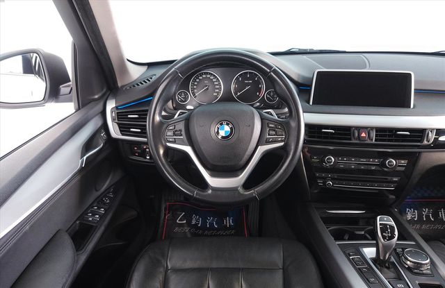 BMW X5 2.0L  第10張相片