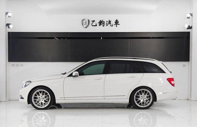 BENZ C300 Estate 3.0  第3張相片