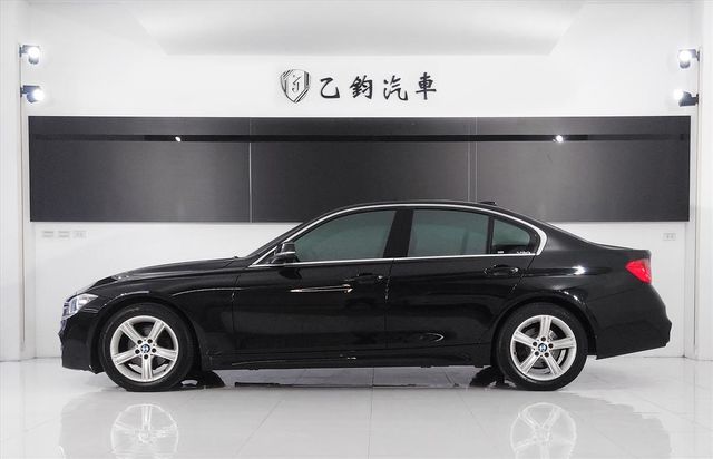 BMW 320i 2.0L  第3張相片