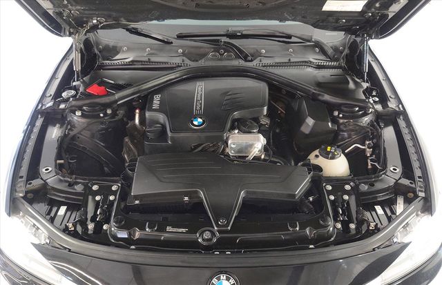 BMW 320i 2.0L  第5張相片