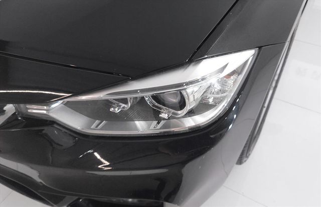 BMW 320i 2.0L  第18張相片