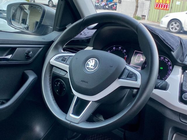 SKODA FABIA  第7張相片