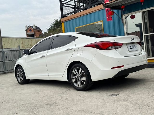 HYUNDAI現代 ELANTRA  第4張相片