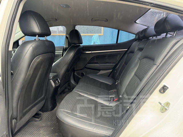 HYUNDAI現代 ELANTRA  第9張相片