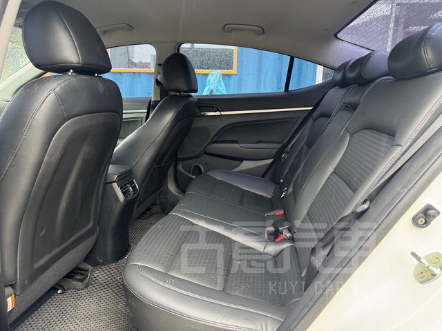 HYUNDAI現代 ELANTRA  第9張相片