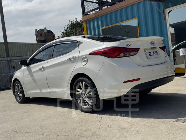 HYUNDAI現代 ELANTRA  第5張相片