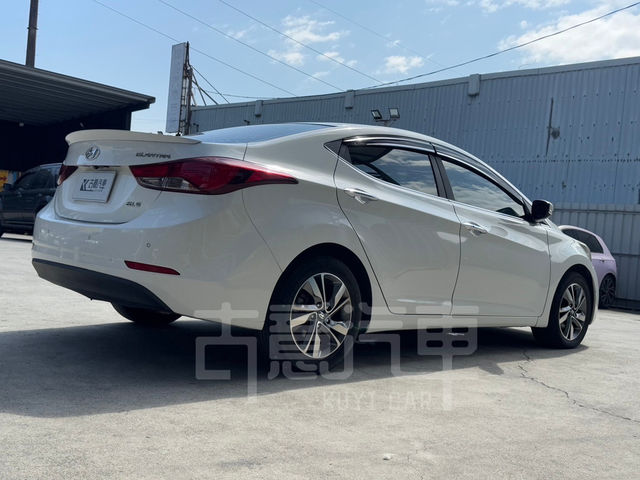 HYUNDAI現代 ELANTRA  第7張相片