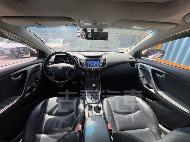 HYUNDAI現代 ELANTRA  第9張相片