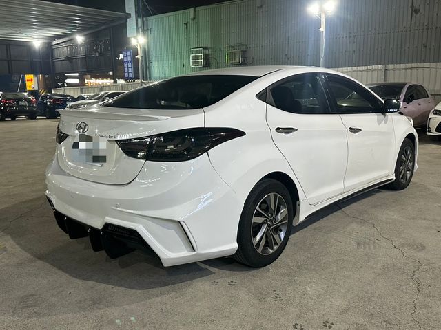 HYUNDAI現代 ELANTRA  第7張相片