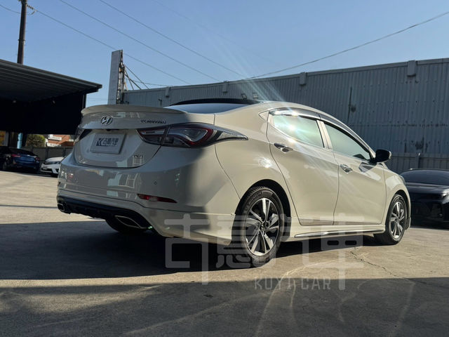 HYUNDAI現代 ELANTRA  第3張相片