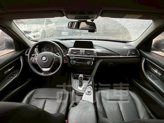 BMW寶馬 320I LCI  第5張相片