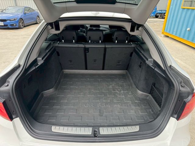 BMW寶馬 320 GT  第6張相片