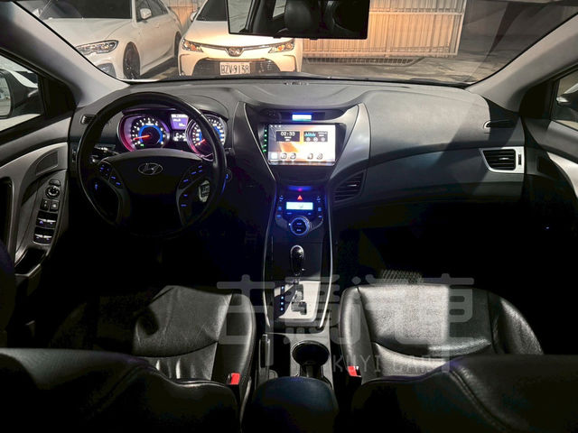 HYUNDAI現代 ELANTRA  第6張相片