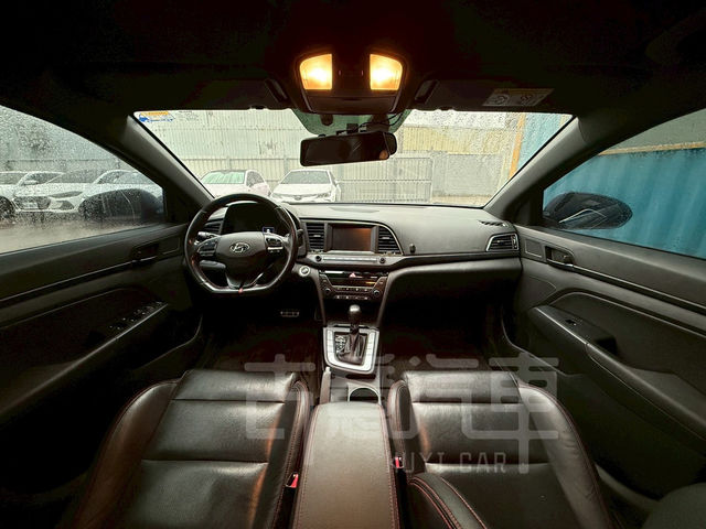 HYUNDAI現代 ELANTRA  第5張相片