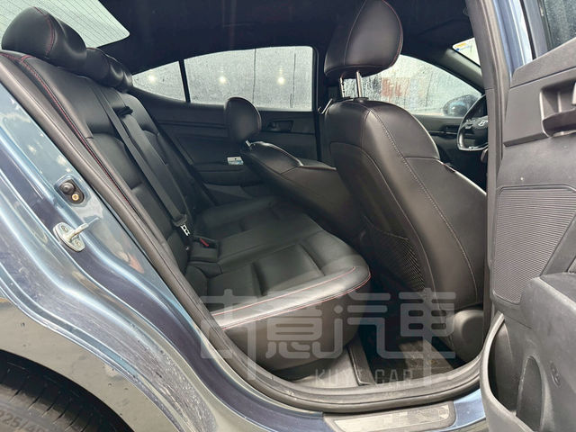 HYUNDAI現代 ELANTRA  第6張相片