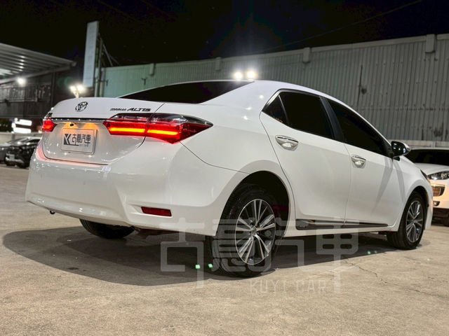 TOYOTA豐田 ALTIS  第3張相片