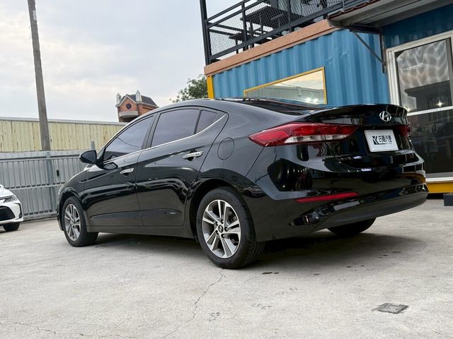 HYUNDAI現代 ELANTRA  第3張相片