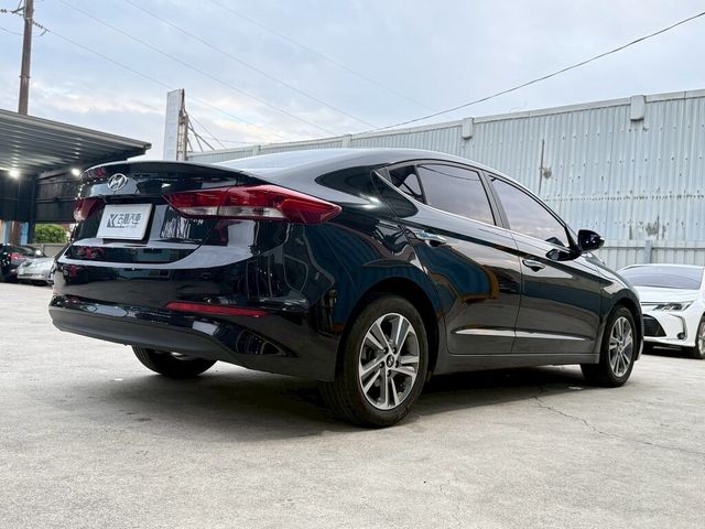 HYUNDAI現代 ELANTRA  第4張相片