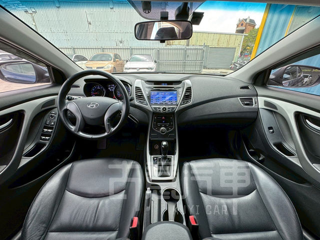 HYUNDAI現代 ELANTRA  第5張相片