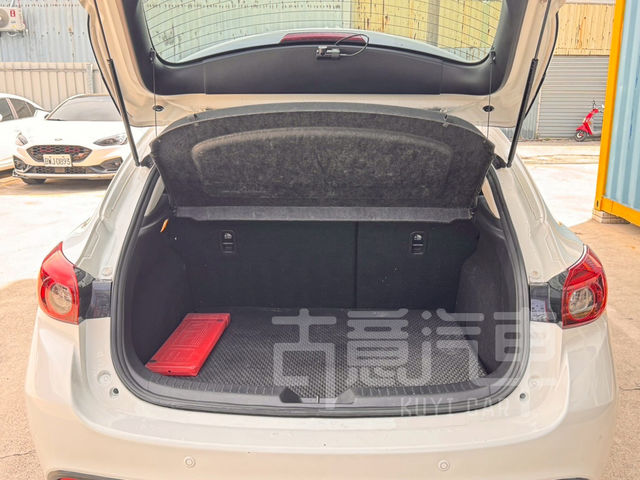 MAZDA馬自達 MAZDA 3  第6張相片