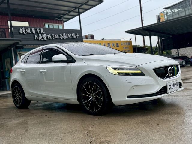VOLVO富豪 V40  第2張相片