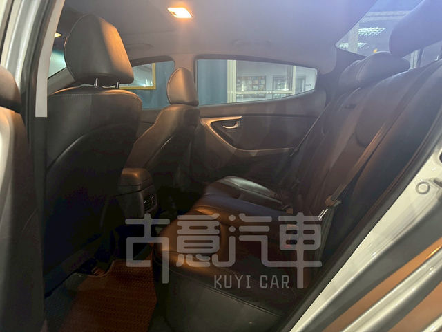 HYUNDAI現代 ELANTRA  第5張相片