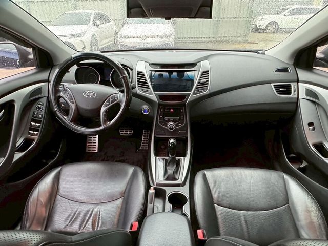 HYUNDAI現代 ELANTRA  第6張相片