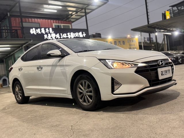 HYUNDAI現代 ELANTRA  第2張相片