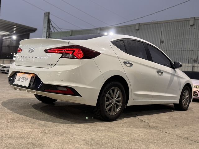 HYUNDAI現代 ELANTRA  第4張相片