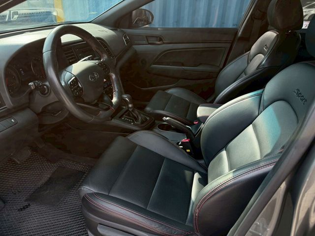 HYUNDAI現代 ELANTRA  第5張相片