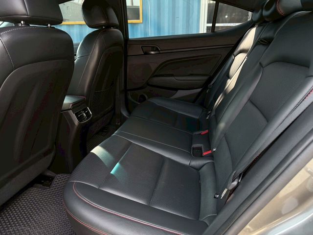 HYUNDAI現代 ELANTRA  第6張相片