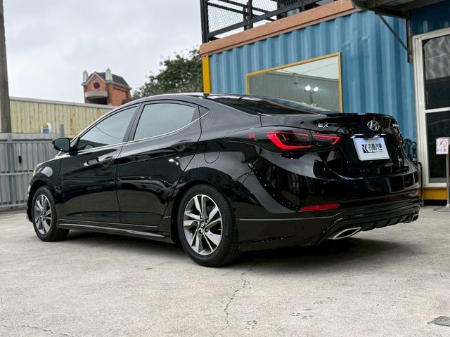 HYUNDAI現代 ELANTRA  第3張相片