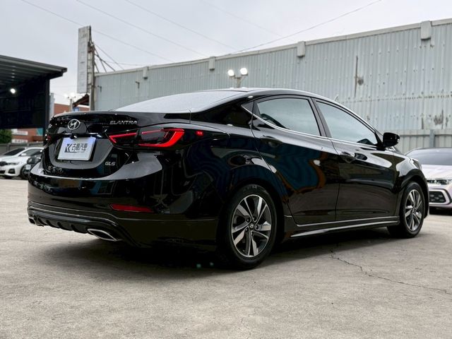 HYUNDAI現代 ELANTRA  第4張相片