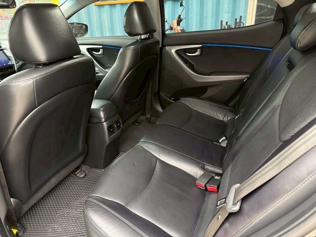 HYUNDAI現代 ELANTRA  第6張相片