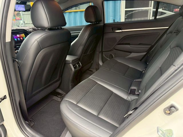 HYUNDAI現代 ELANTRA  第6張相片