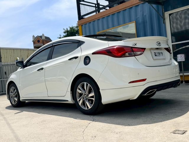 HYUNDAI現代 ELANTRA  第3張相片