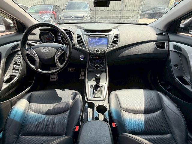 HYUNDAI現代 ELANTRA  第6張相片