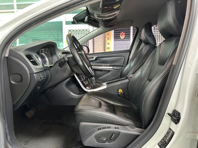 VOLVO富豪 V60  第4張相片